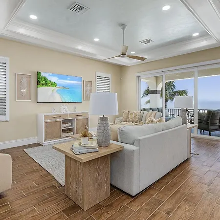 Gulf-Front 10Br Estate: Private Pools, Spas, Views